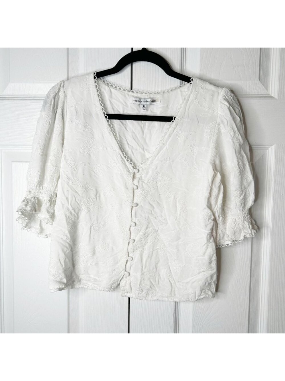 Cupcakes & Cashmere Floria White Embroidered V-Neck Top Women's Size Medium M